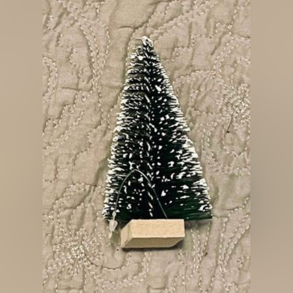 *Snowy Bottlebrush Tree, 4” Tiered Tray - Picture 6 of 7